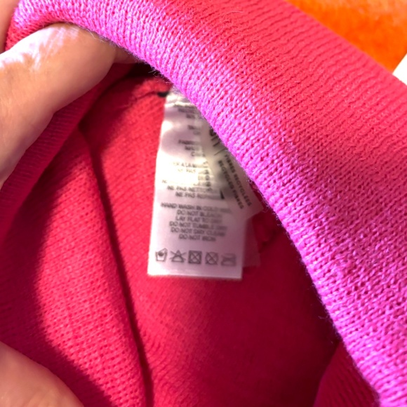 Minimalist fuchsia pink short monochrome tuque hat beanie NWT - Picture 5 of 7